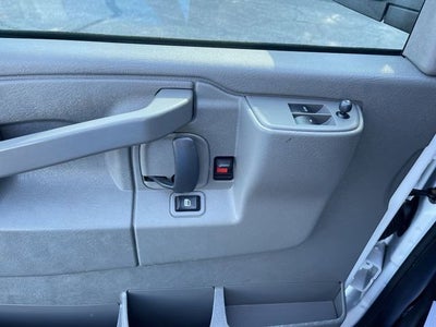 2023 Chevrolet Express Passenger 3500 1LS