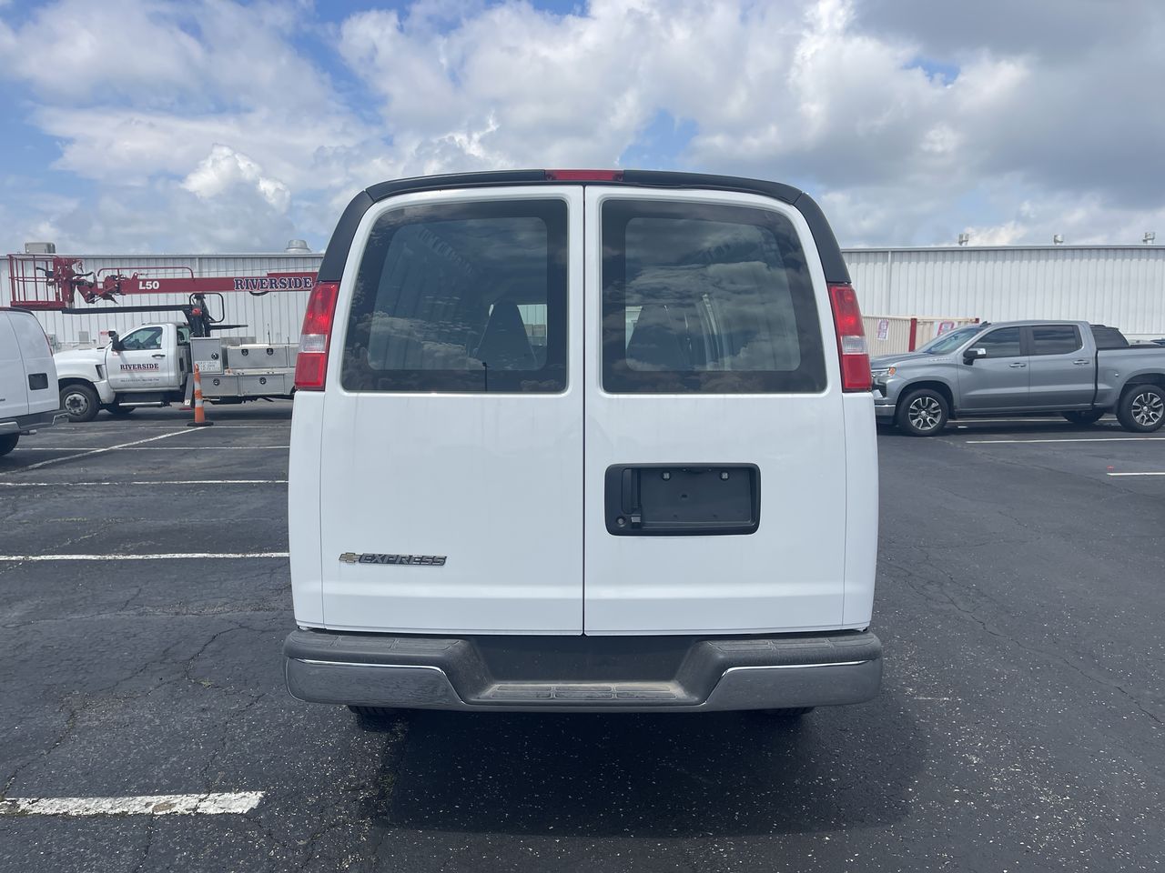 2025 Chevrolet Express Cargo 3500 WT