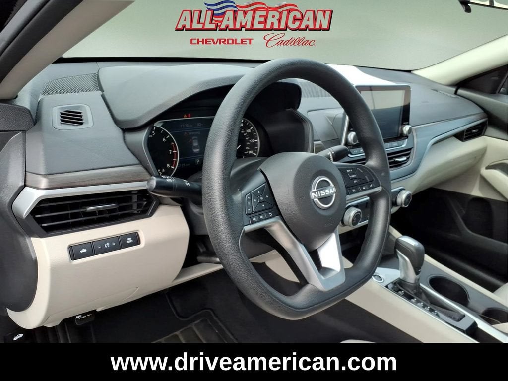 2025 Nissan Altima SV - Photo 17