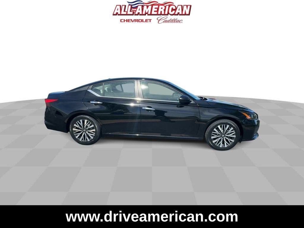 2025 Nissan Altima SV - Photo 9