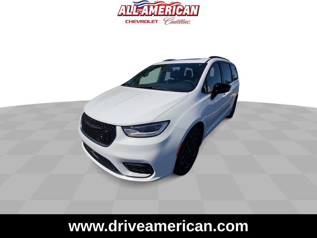 2025 Chrysler Pacifica Limited's photo