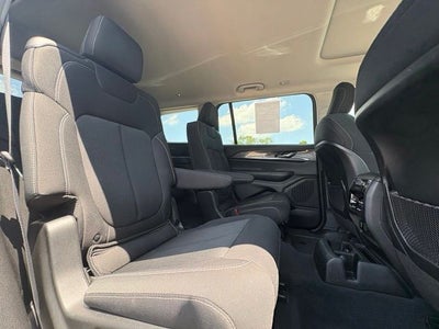 2023 Jeep Grand Cherokee L Laredo 4x4
