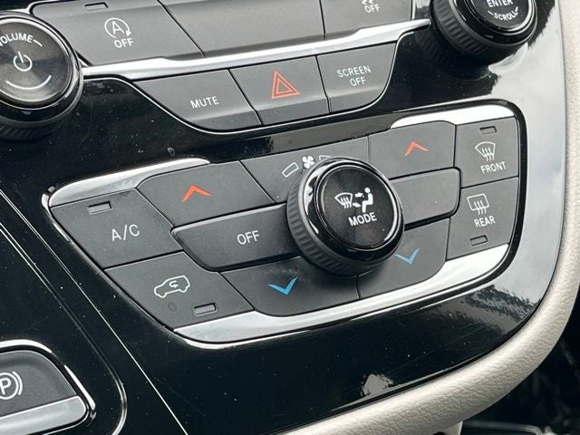 2024 Chrysler Voyager LX