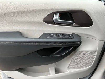2024 Chrysler Voyager LX