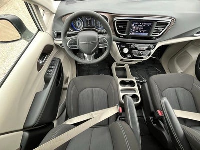 2024 Chrysler Voyager LX