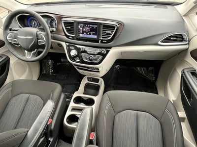 2024 Chrysler Voyager LX