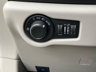 2024 Chrysler Voyager LX