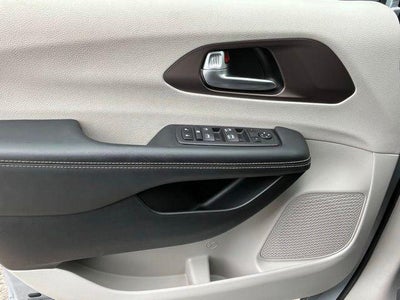 2024 Chrysler Voyager LX