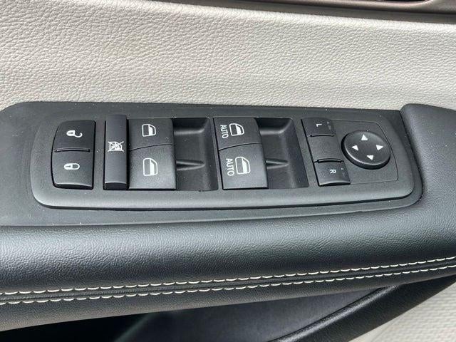 2024 Chrysler Voyager LX