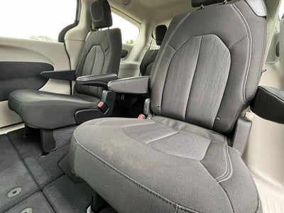 2024 Chrysler Voyager LX