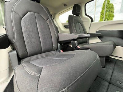 2024 Chrysler Voyager LX