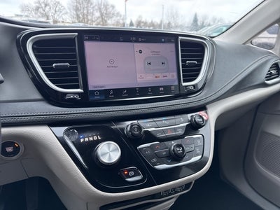 2024 Chrysler Pacifica Hybrid Select