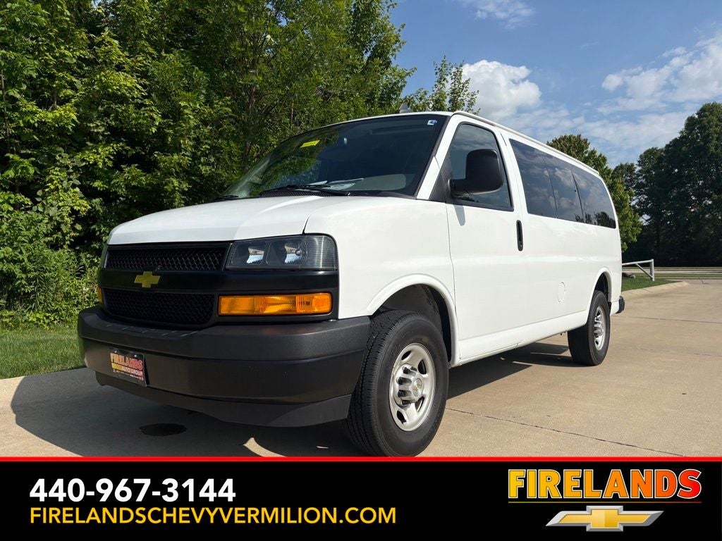 2023 Chevrolet Express 3500 LS's photo