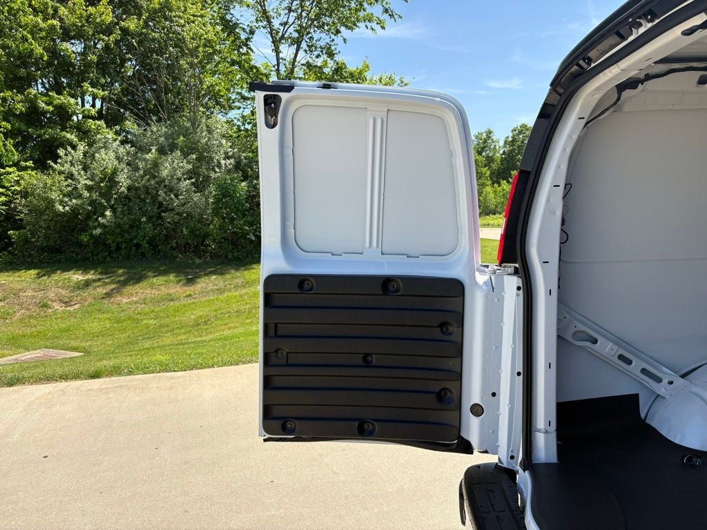 2026 Chevrolet Express 3500 Work Van Cargo
