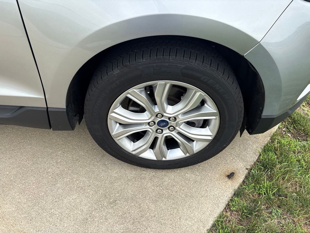 2022 Ford Edge Titanium