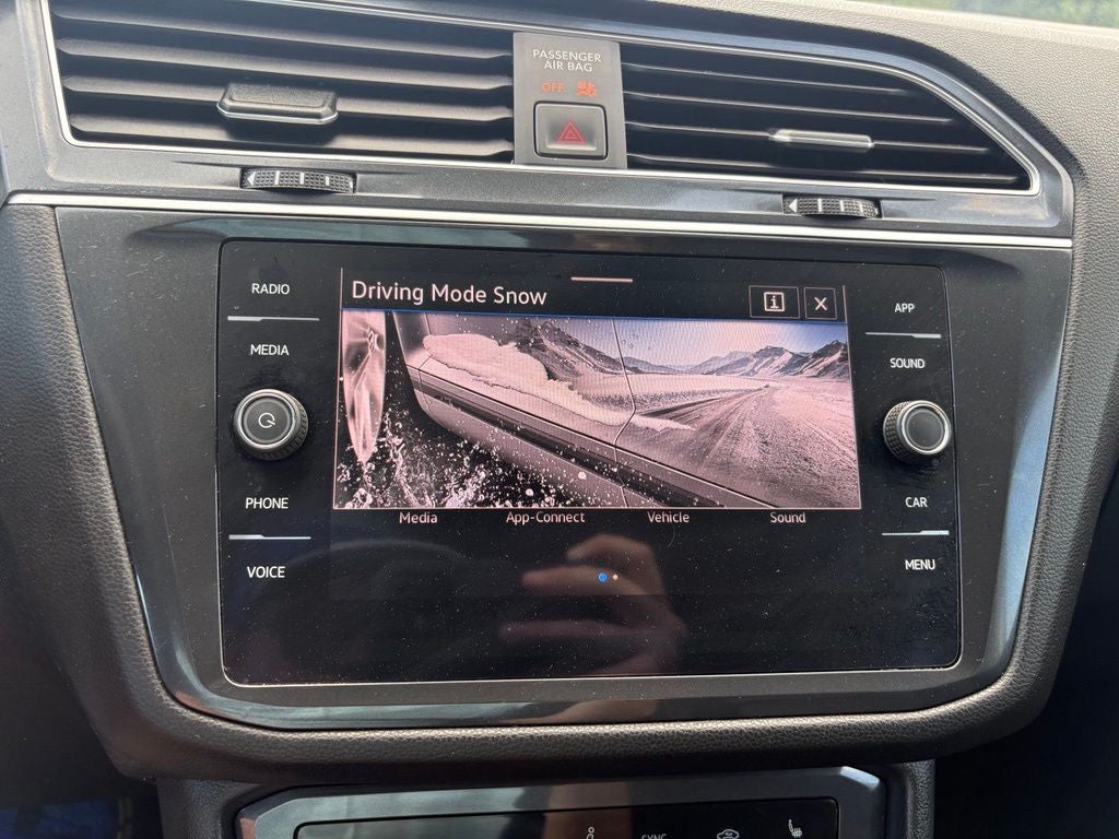 2024 Volkswagen Tiguan 2.0T SE