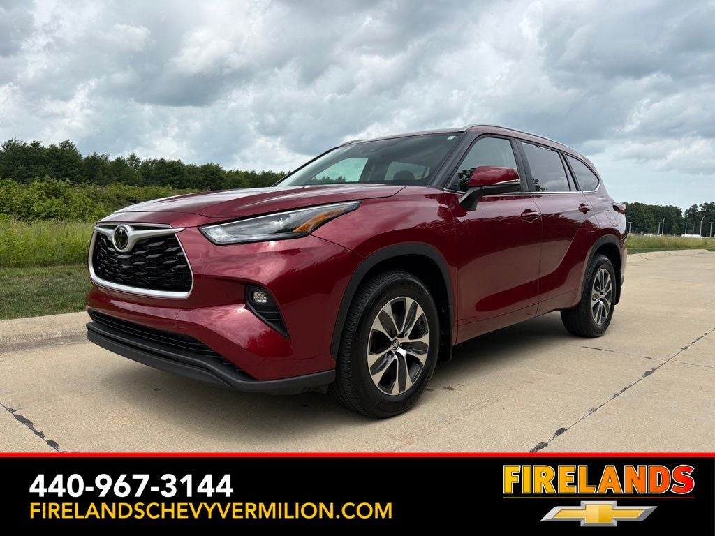 2024 Toyota Highlander XLE AWD's photo