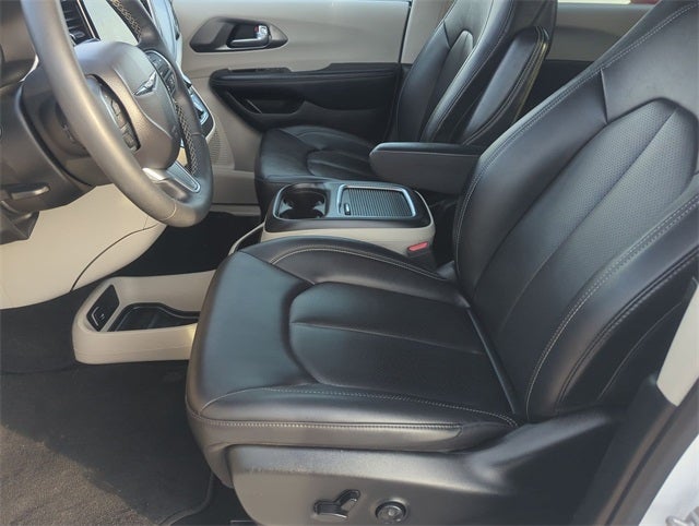 2024 Chrysler Pacifica Hybrid Select