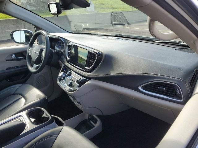 2024 Chrysler Pacifica Hybrid Select