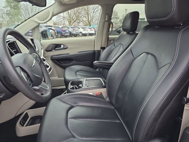 2024 Chrysler Pacifica Hybrid Select