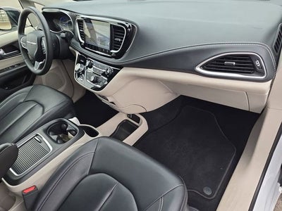 2024 Chrysler Pacifica Hybrid Select