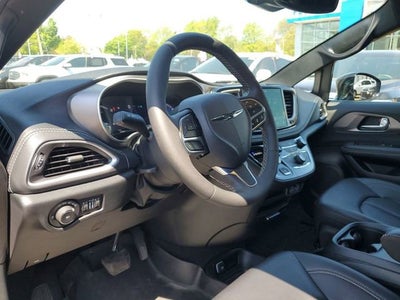 2025 Chrysler Pacifica Hybrid Select