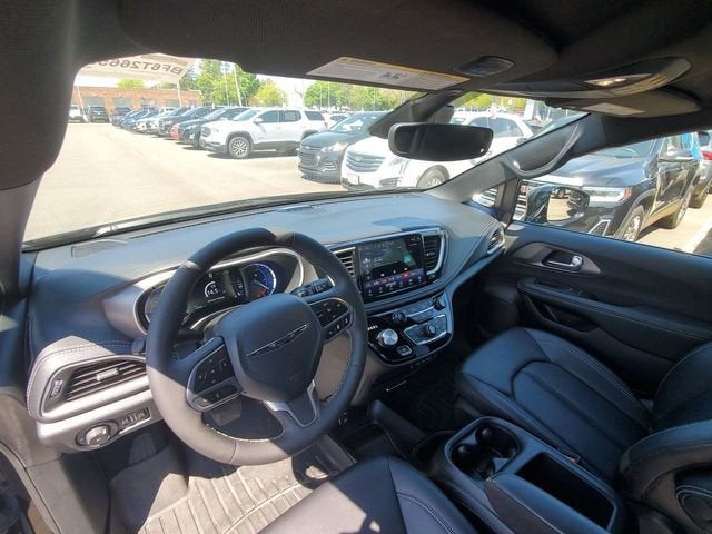 2025 Chrysler Pacifica Hybrid Select