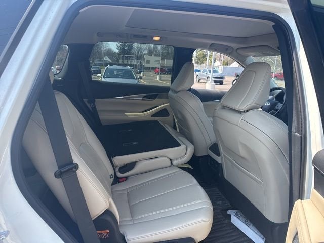 2022 INFINITI QX60 LUXE