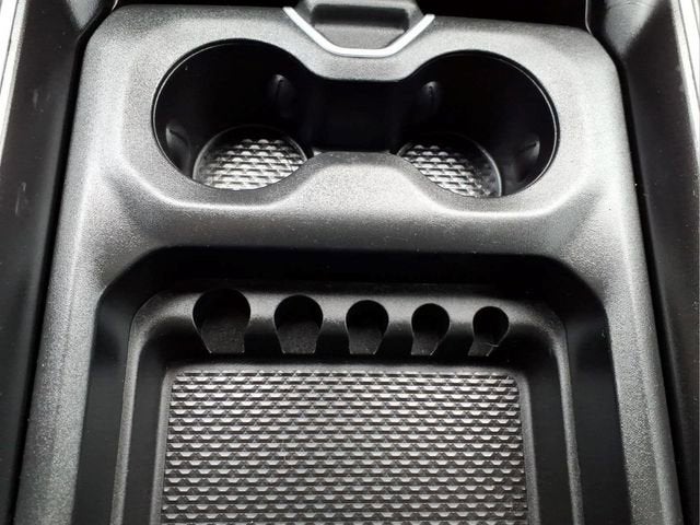 2020 RAM 1500 Big Horn Crew Cab 4x4 5'7" Box