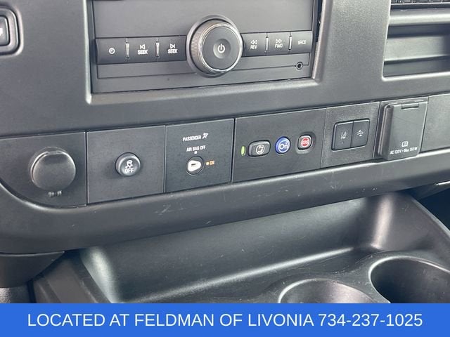 2025 Chevrolet Express Passenger 1LT