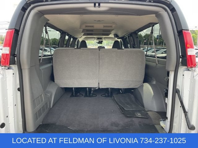 2025 Chevrolet Express Passenger 1LT
