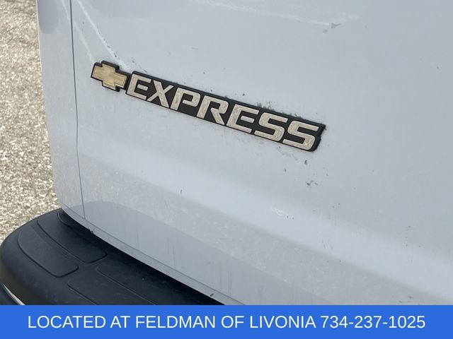 2025 Chevrolet Express Passenger 1LT
