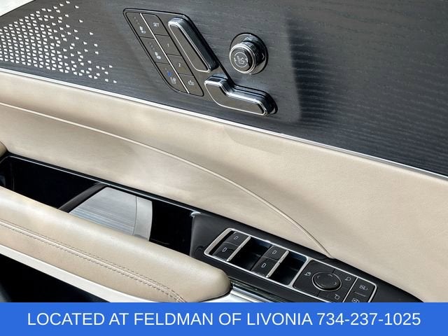 2024 Cadillac LYRIQ Luxury 3