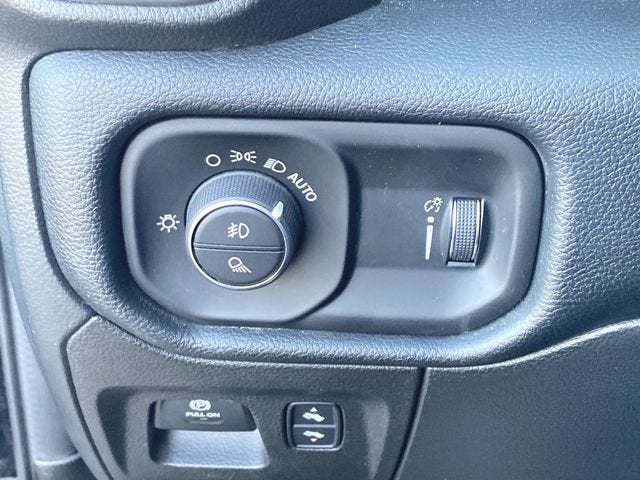 2022 RAM 1500 Big Horn Crew Cab 4x4 5'7" Box