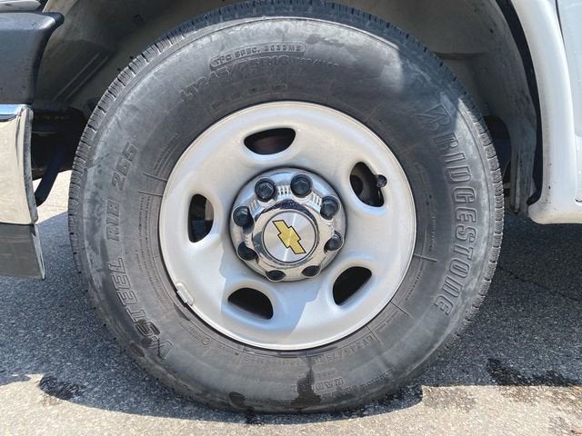 2025 Chevrolet Express Passenger 1LT