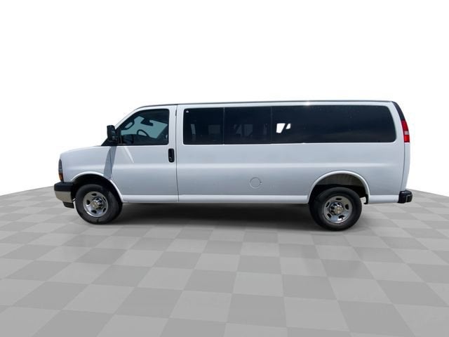2025 Chevrolet Express Passenger 1LT