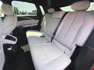 2024 Cadillac LYRIQ Luxury 1