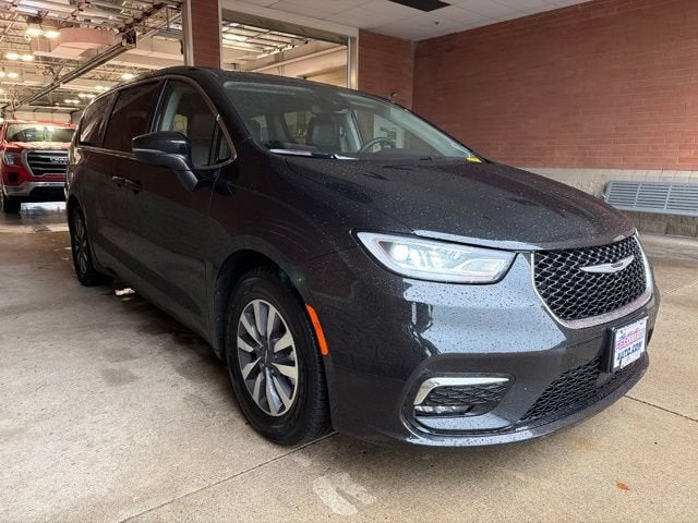 2023 Chrysler Pacifica Hybrid Touring L