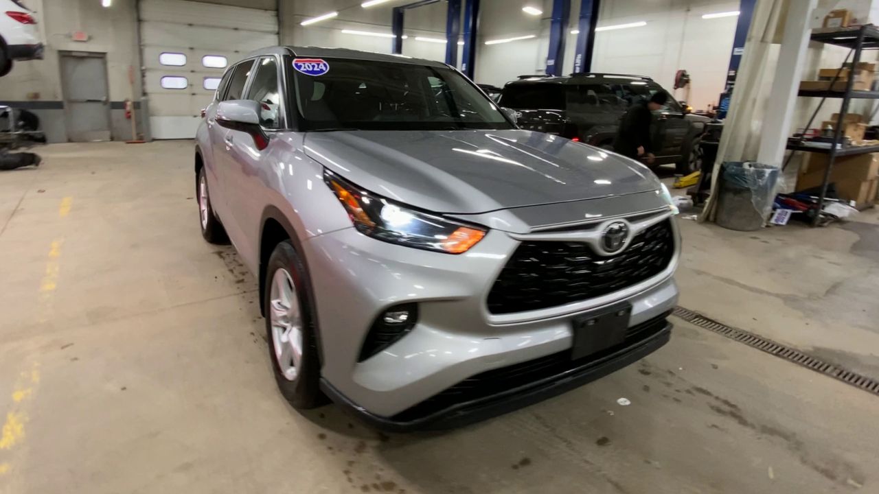 2024 Toyota Highlander LE