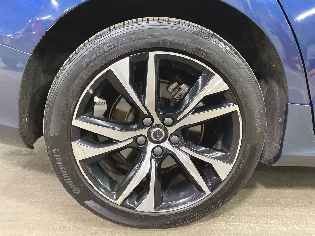 2024 Volvo S60 Core Dark Theme
