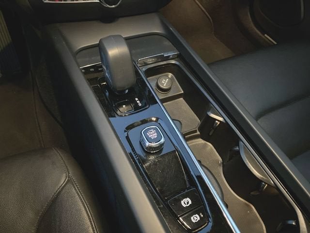 2024 Volvo S60 Core Dark Theme