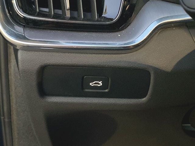 2024 Volvo S60 Core Dark Theme