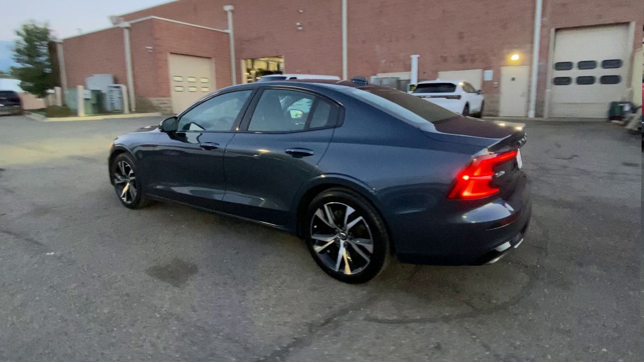 2024 Volvo S60 Core Dark Theme