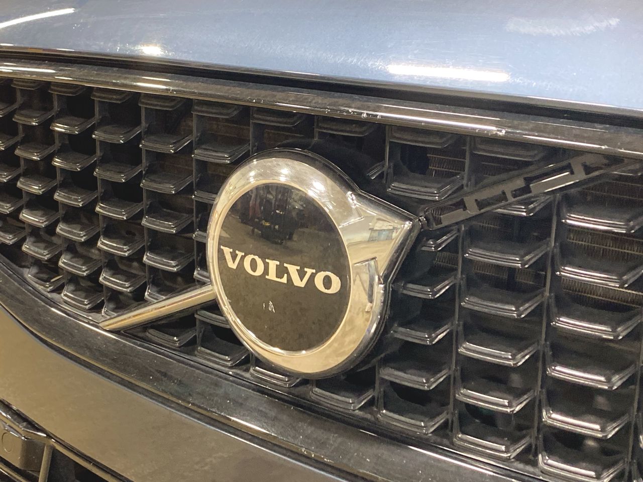2024 Volvo S60 Core Dark Theme