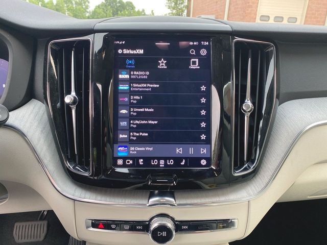 2025 Volvo XC60 B5 Plus