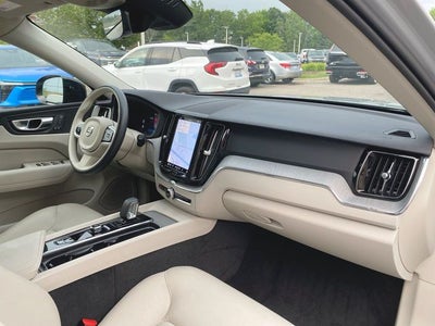 2025 Volvo XC60 B5 Plus
