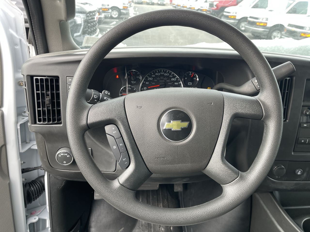 2025 Chevrolet Express Cutaway 3500 1WT