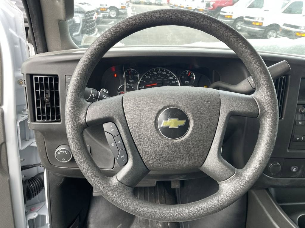 2025 Chevrolet Express Cutaway 3500 1WT