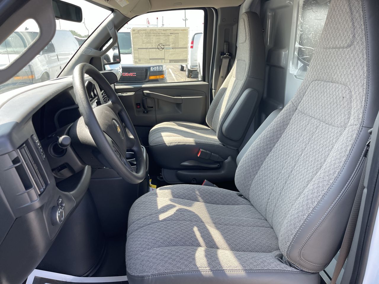 2025 Chevrolet Express Cutaway 3500 1WT