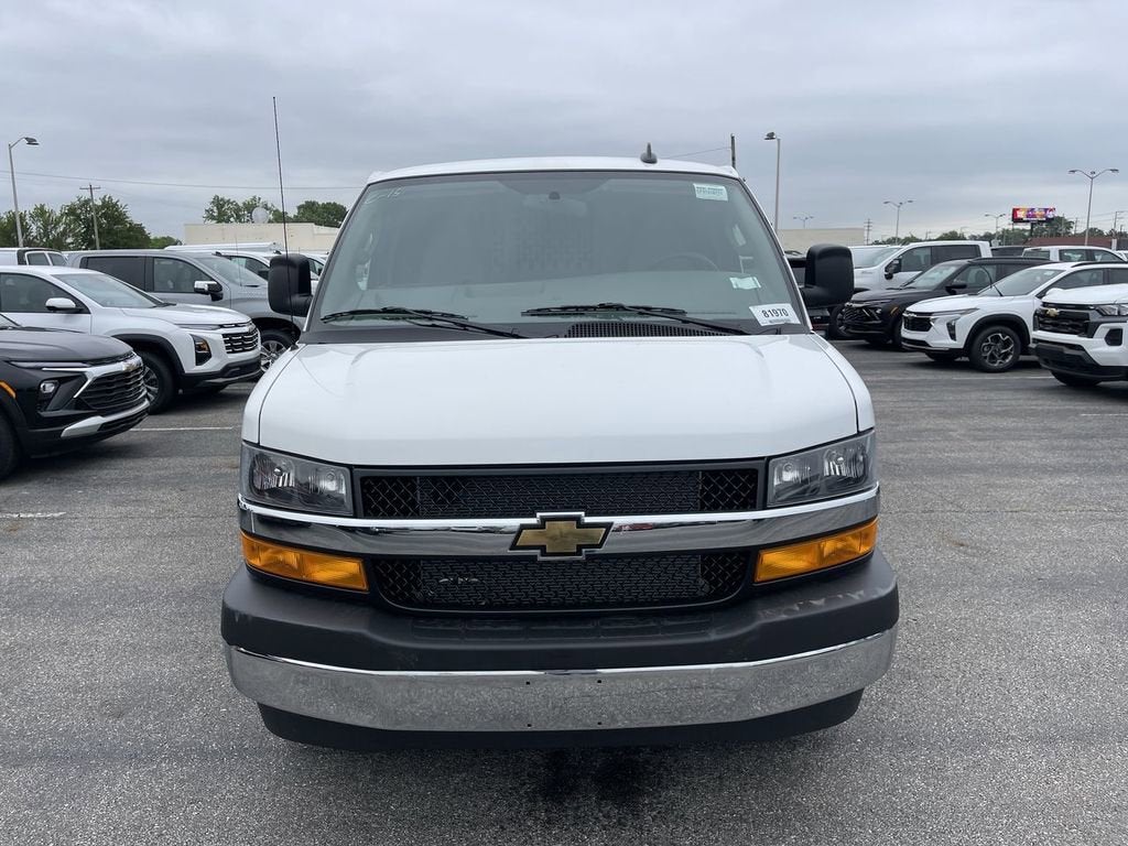2025 Chevrolet Express Cargo WT